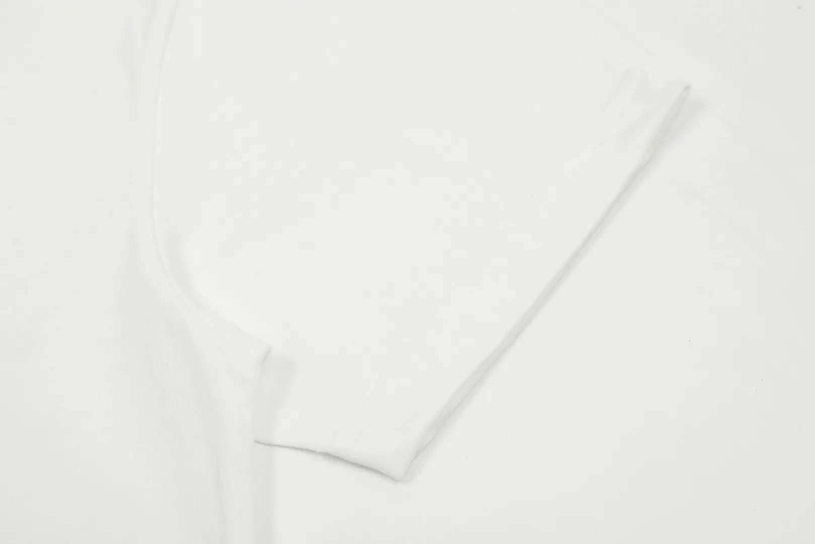 VIVI11vivienne west wood West Queen Vivian Saturn Poker Contrast Color Short Sleeve Size: XS-L Color: Black White